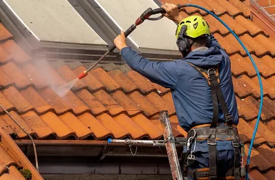 Démoussage et hydrofuge de toiture au Faou