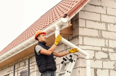 Pose et remplacement de gouttières au Faou